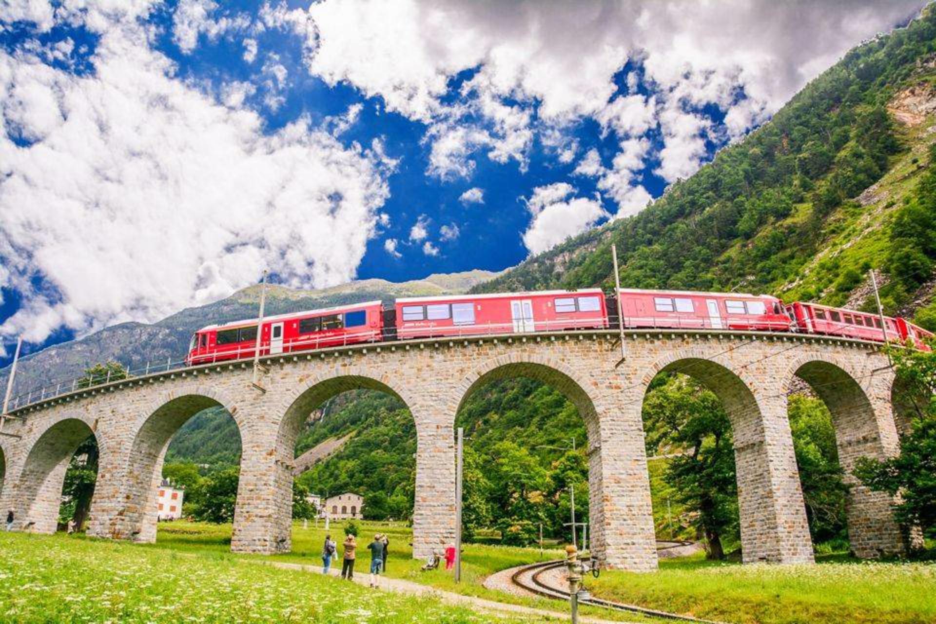 Lake Como Cruise, St. Moritz and Bernina Red Train Tour - Thumbnail 4