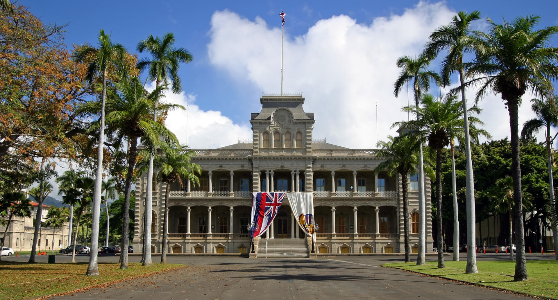 Pearl Harbor City Half-Day Tour in Hawaii - Thumbnail 2