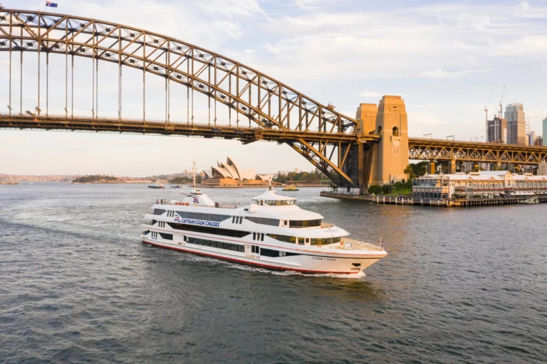 Harbour starlight 4 course dinner cruise in Sydney - Thumbnail 4