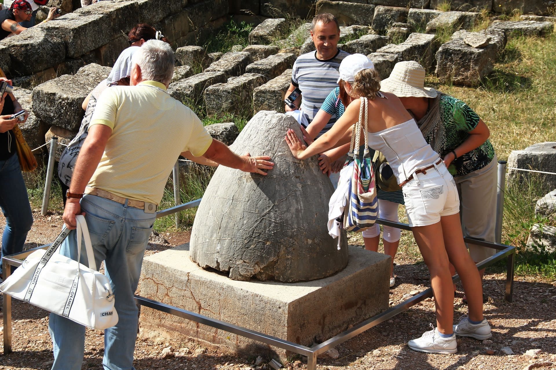 Delphi Archaeological Site, Museum, and Temple of Apollo Tour - Thumbnail 2