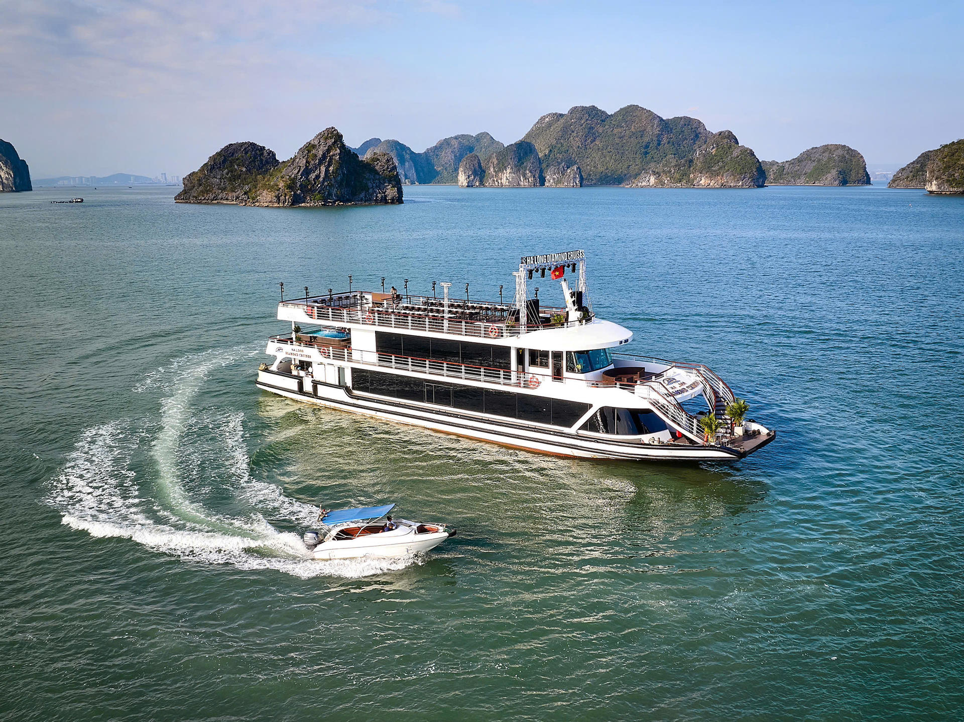 Diamond Luxury Day Cruise: Ha Long Bay,Sung Sot & Ti Top Island - Thumbnail 19