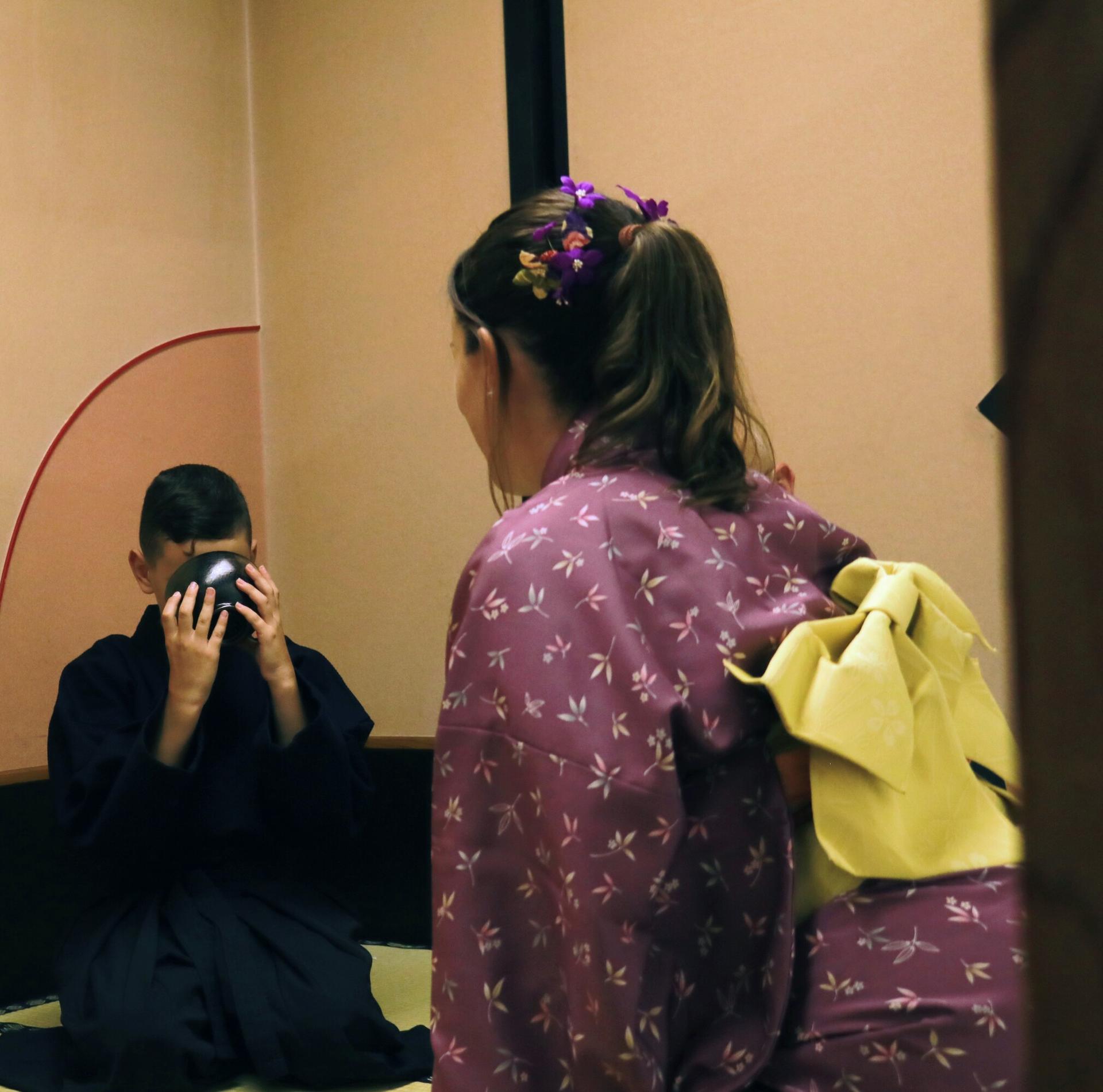 Learn Zen of Making tea Matcha,enjyoing Wagashi in kimono set - Thumbnail 14