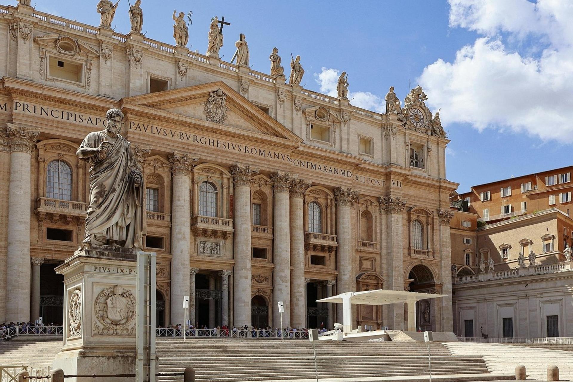 St. Peter's Basilica Skip the Line Tour - Thumbnail 6