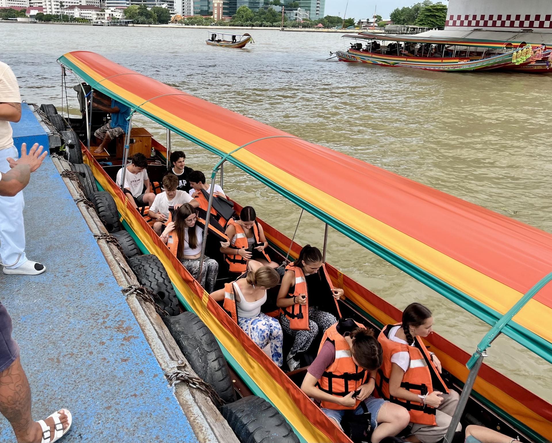 Canal Tour on a Traditional Long tail Boat by Erawan Travel Bangkok - Thumbnail 7