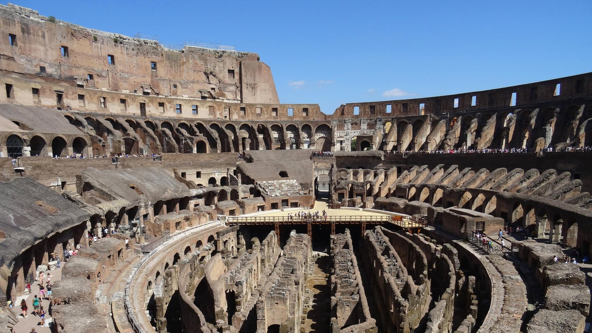Colosseum ticket with AI guide app and 3D map in Rome - Thumbnail 7