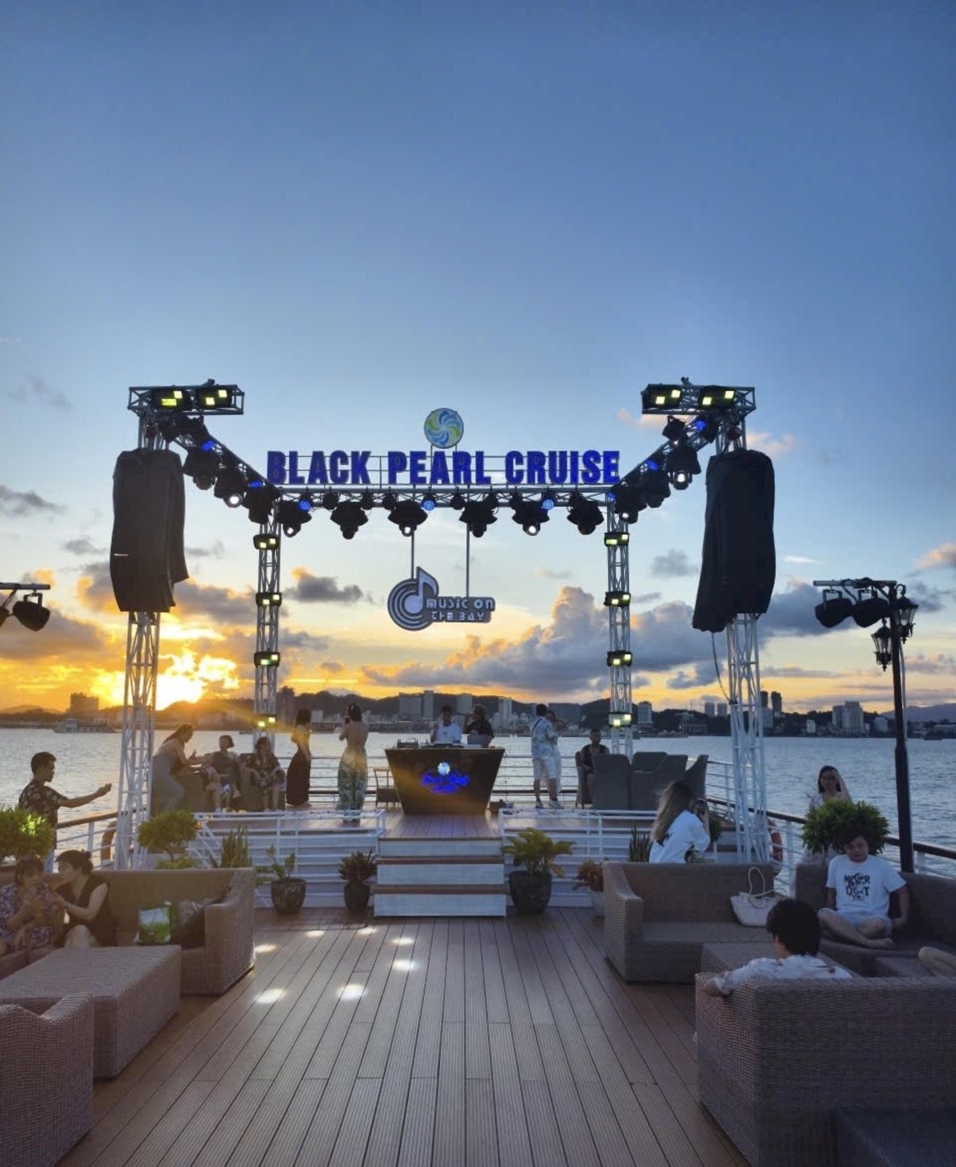 Black Pearl Day Cruise: Ha Long Bay Tour with Sung Sot & Ti Top - Thumbnail 2