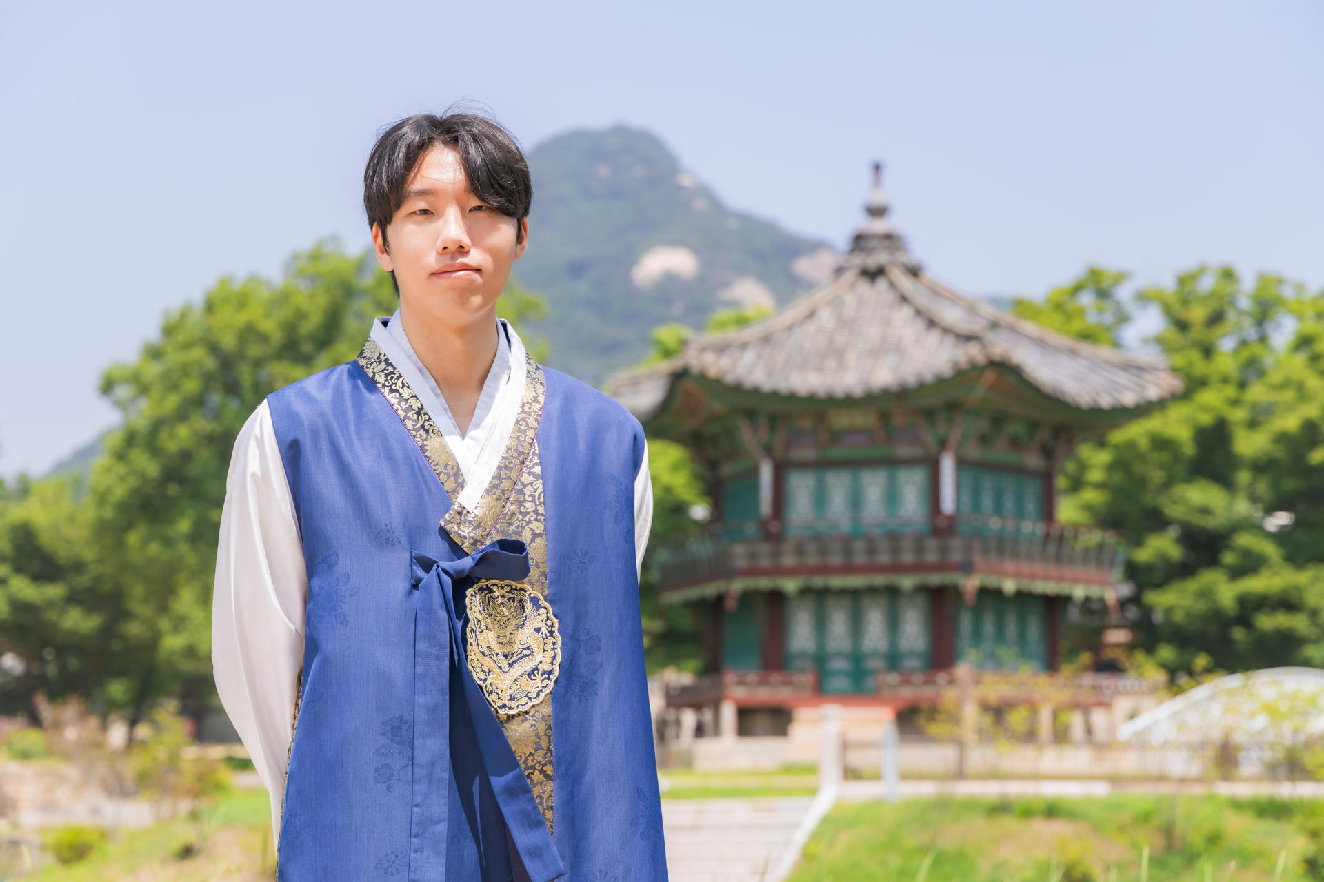 Gyeongbokgung Hanbok & Hairstyling Experience - Thumbnail 44
