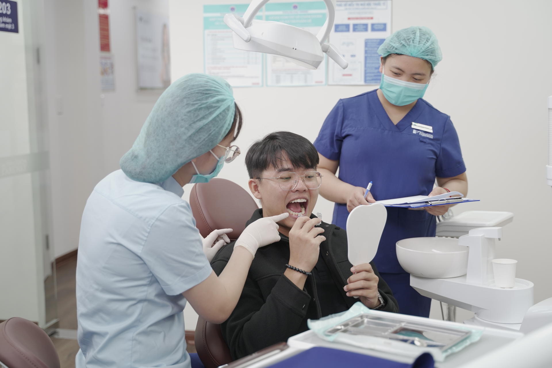 Hanoi Dental Clinic: Whitening & Cleaning Experience - Thumbnail 13