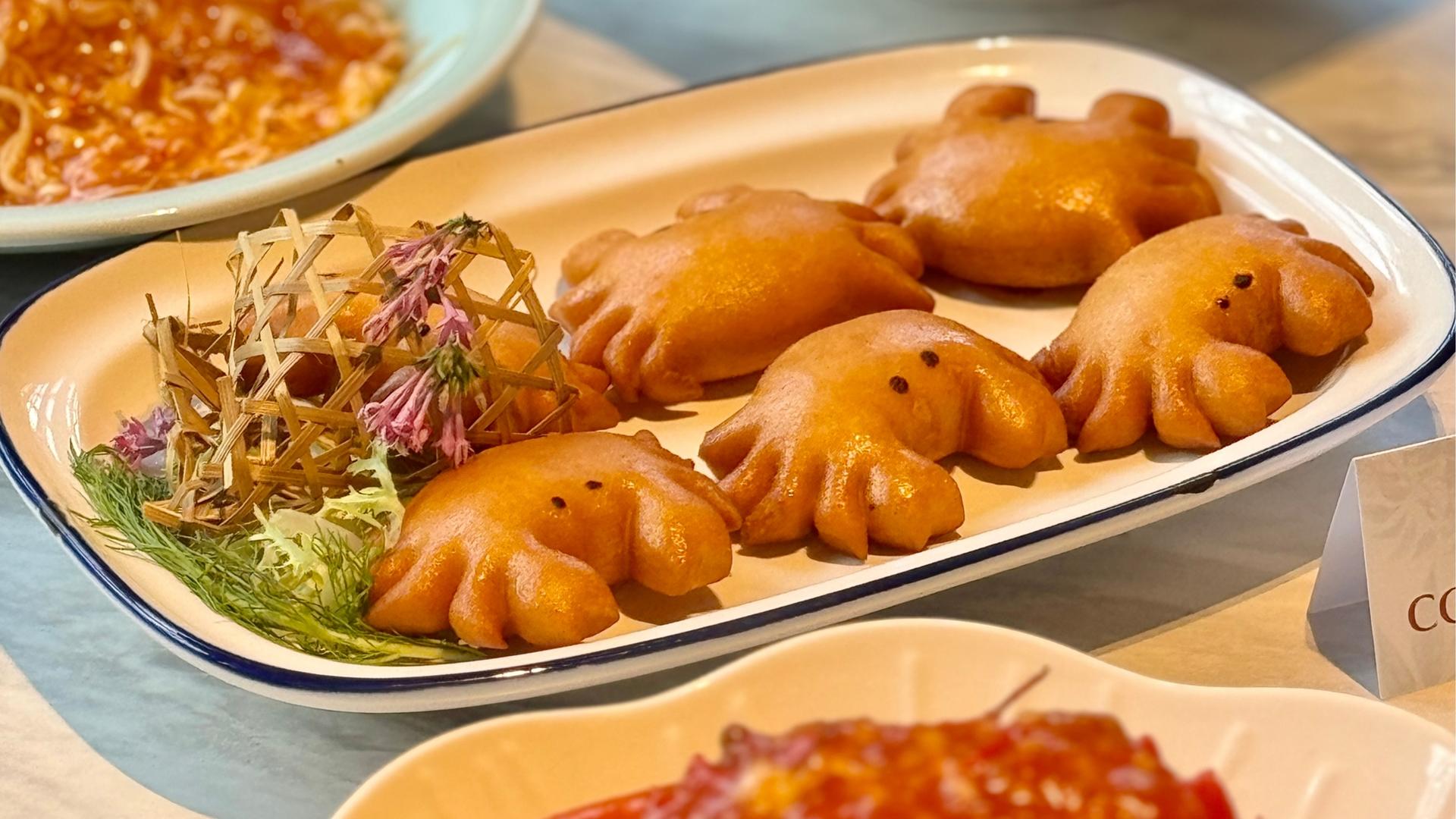 Red House Seafood Chilli Crab Workshop in Singapore  - Thumbnail 2
