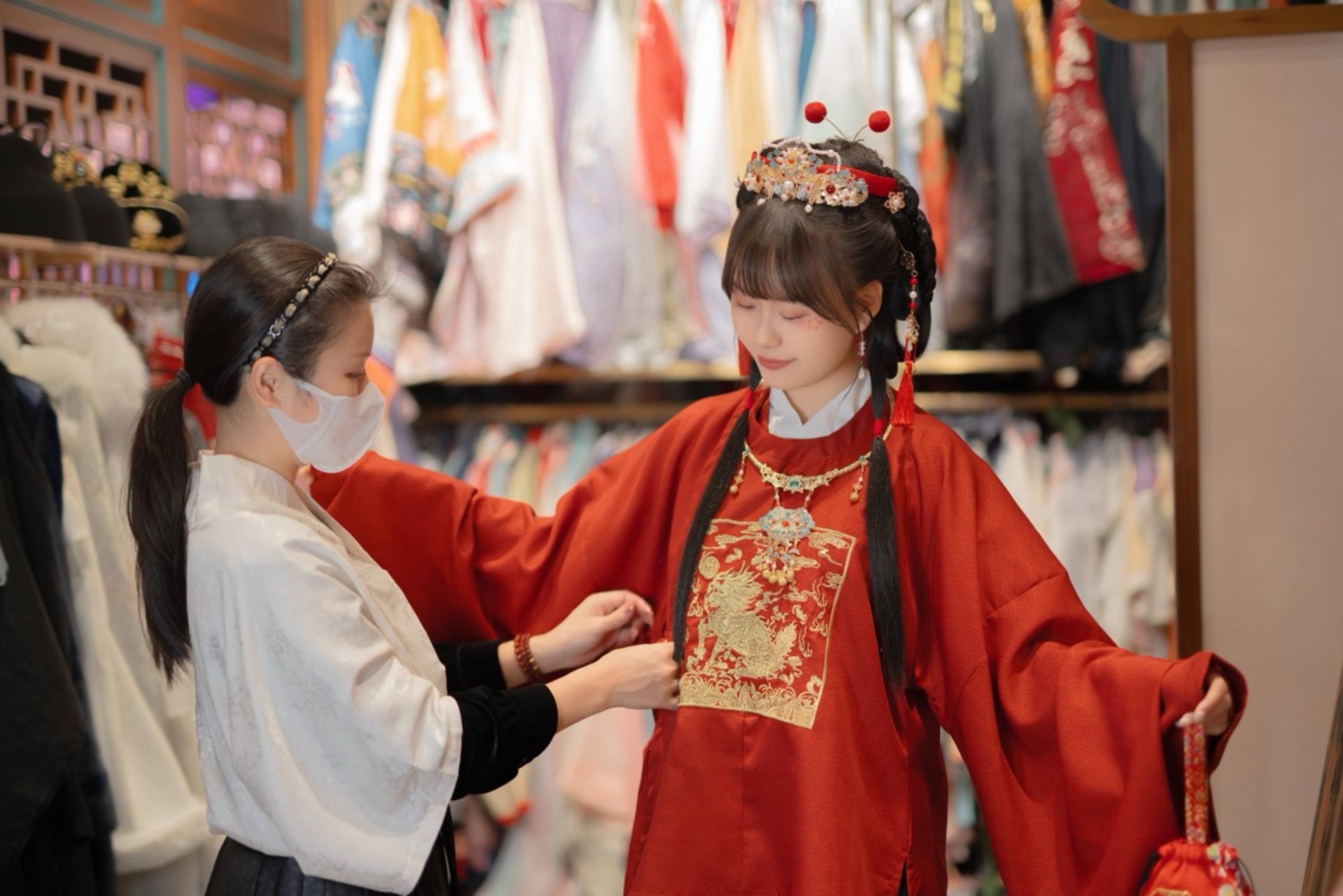 "Love Between Fairy and Devil" VR IMMERSIVE CENTER | VR Immersive Adventure Ride / Hanfu Rental & Photography Service - Thumbnail 7