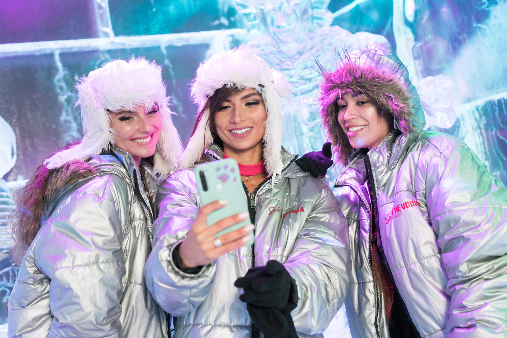 Barcelona Icebar Ticket + 1 Drink - Thumbnail 5