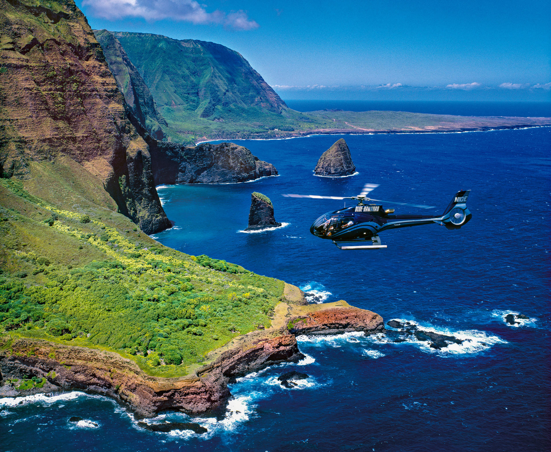 Waterfalls of West Maui and Molokai Helicopter Tour - Image 1