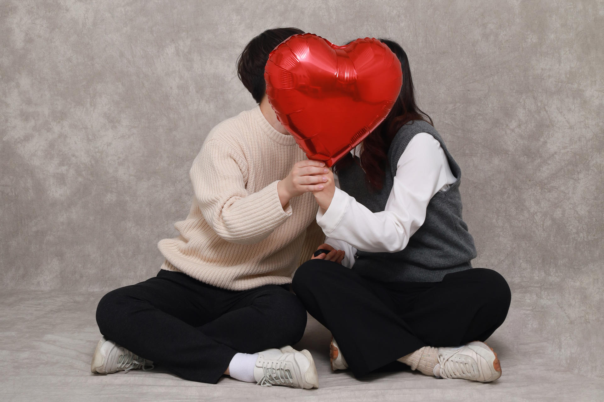 Korean Style Studio Photoshoot in Bukchon - Thumbnail 9