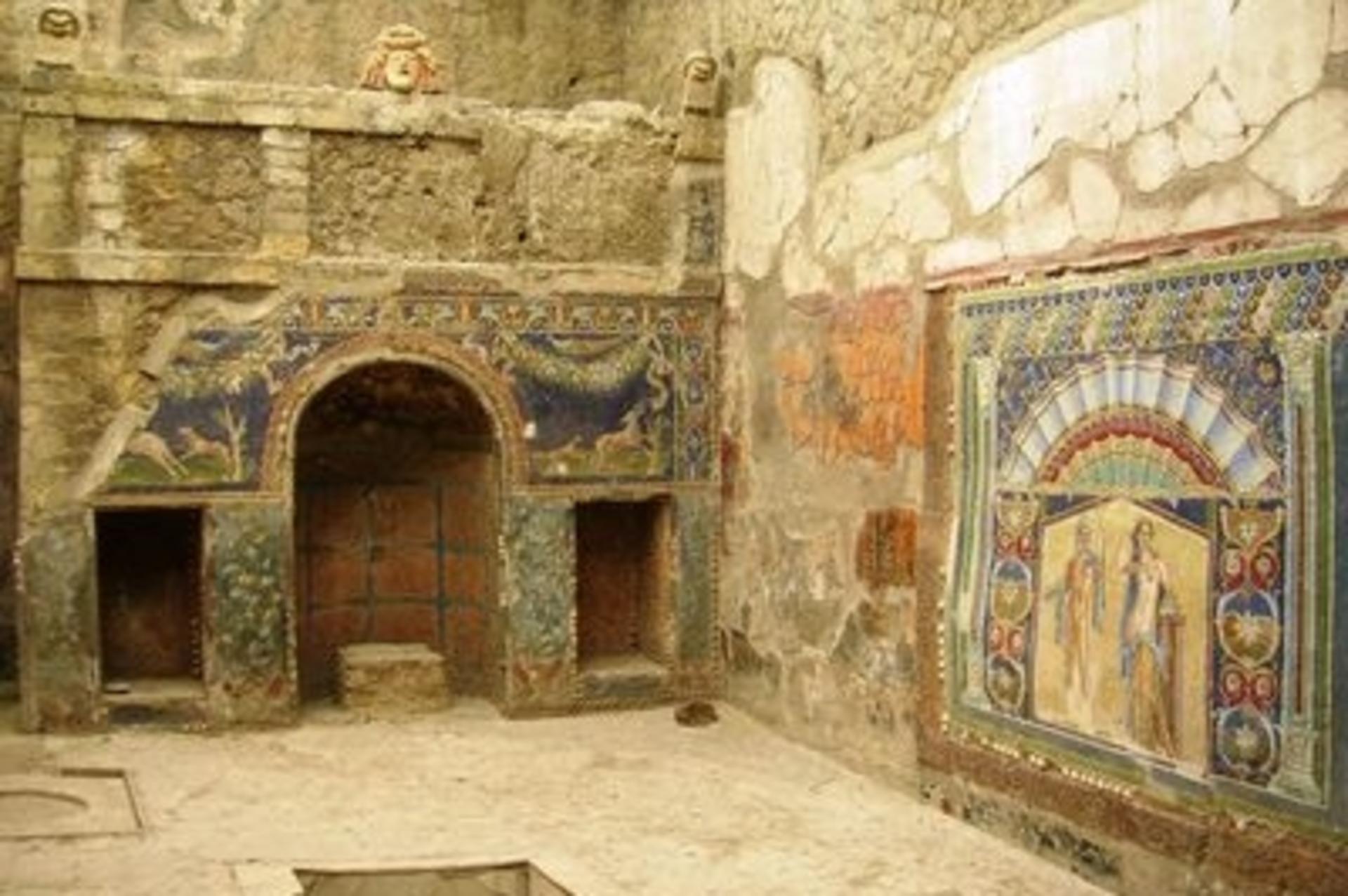 Herculaneum Small-Group Walking Tour in Naples - Thumbnail 6