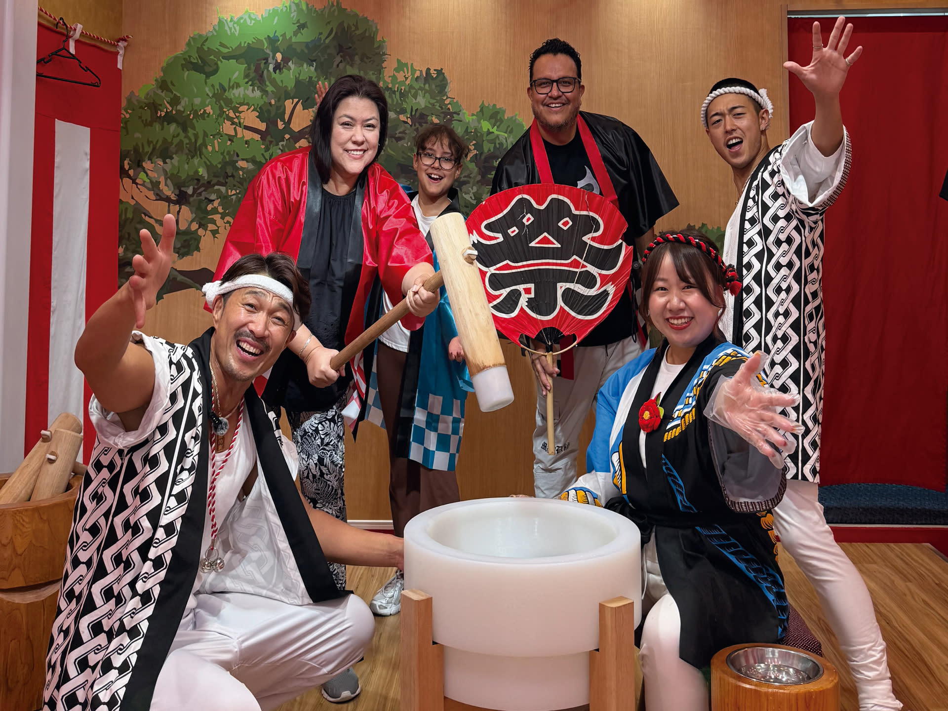 Live Mochi Pounding & Japanese Festival Culture Experience in Namba - Thumbnail 18