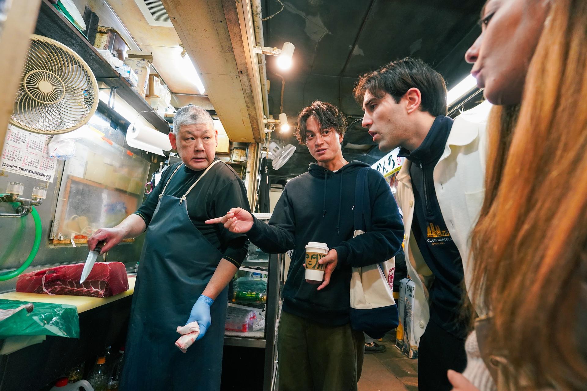 Tsukiji Fish Market Tour : Behind the Scenes & 10 Seafood Tastings  - Thumbnail 4