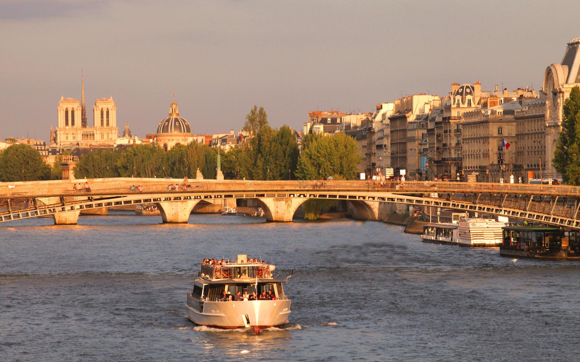 Vedettes de Paris 1-Hour Seine River Musical Sightseeing Cruise - Thumbnail 7