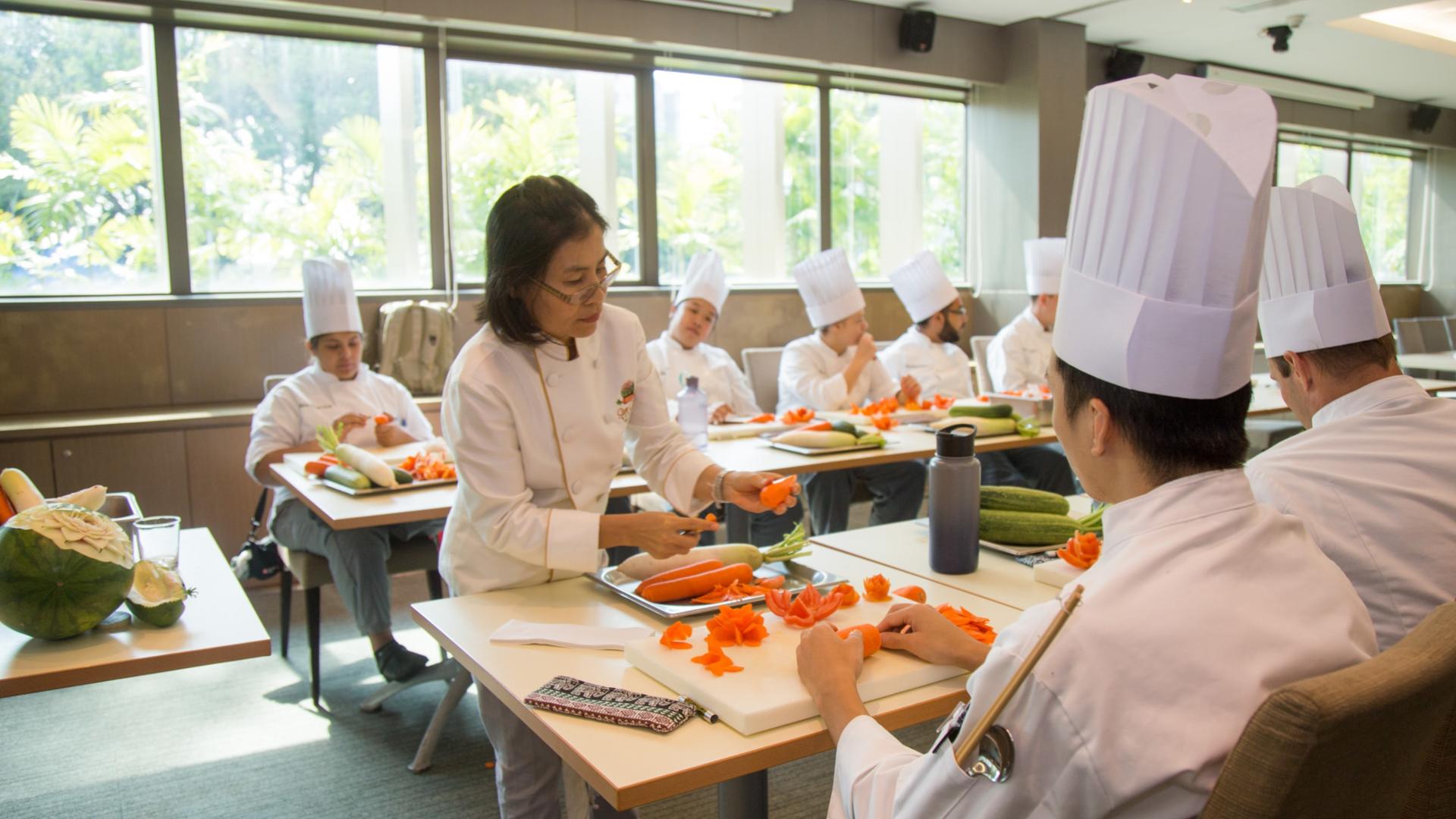 Traditional Thai Fruit and Vegetable Carving Class - Thumbnail 10