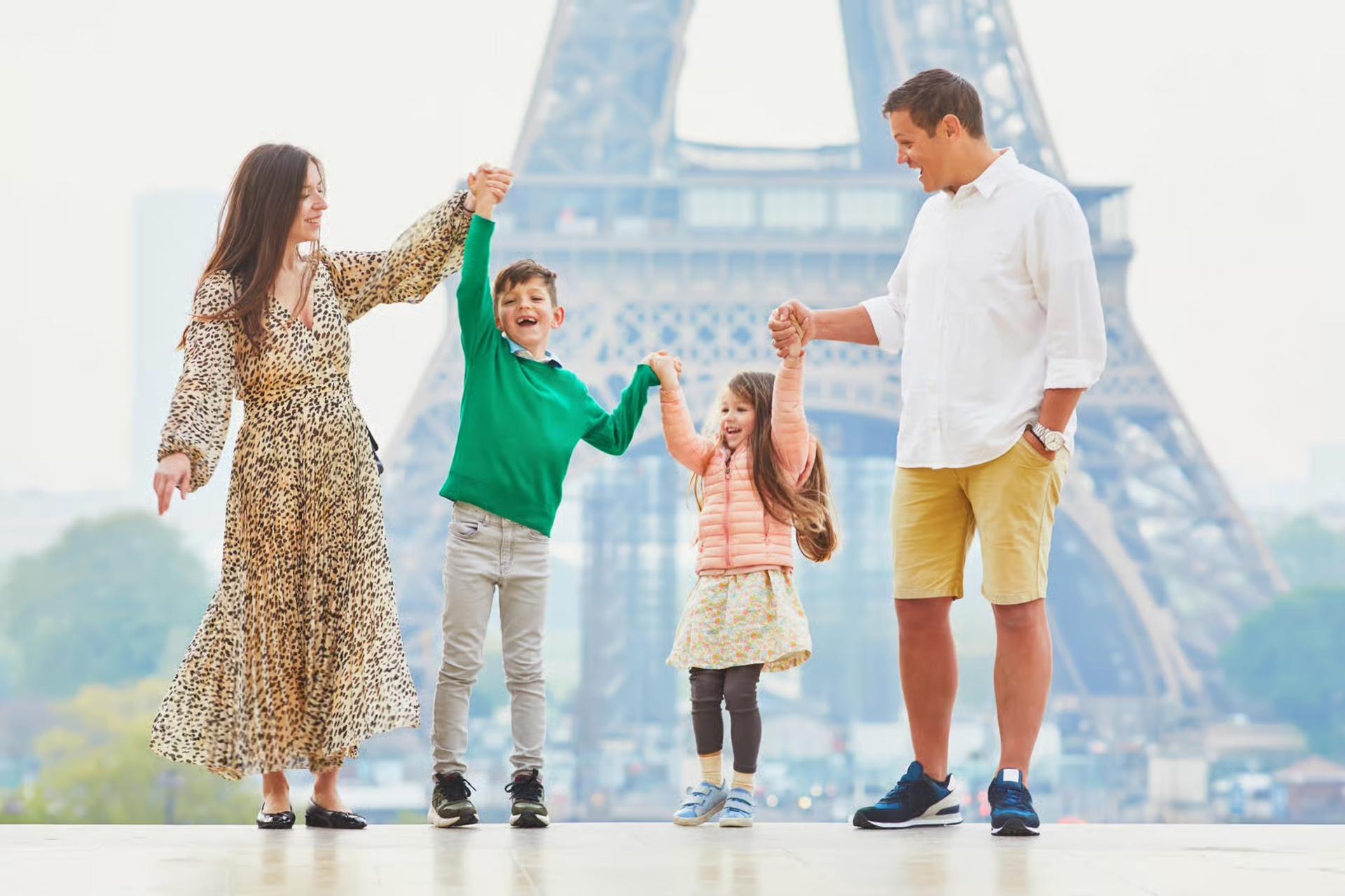 Eiffel Tower Photoshoot - Thumbnail 11