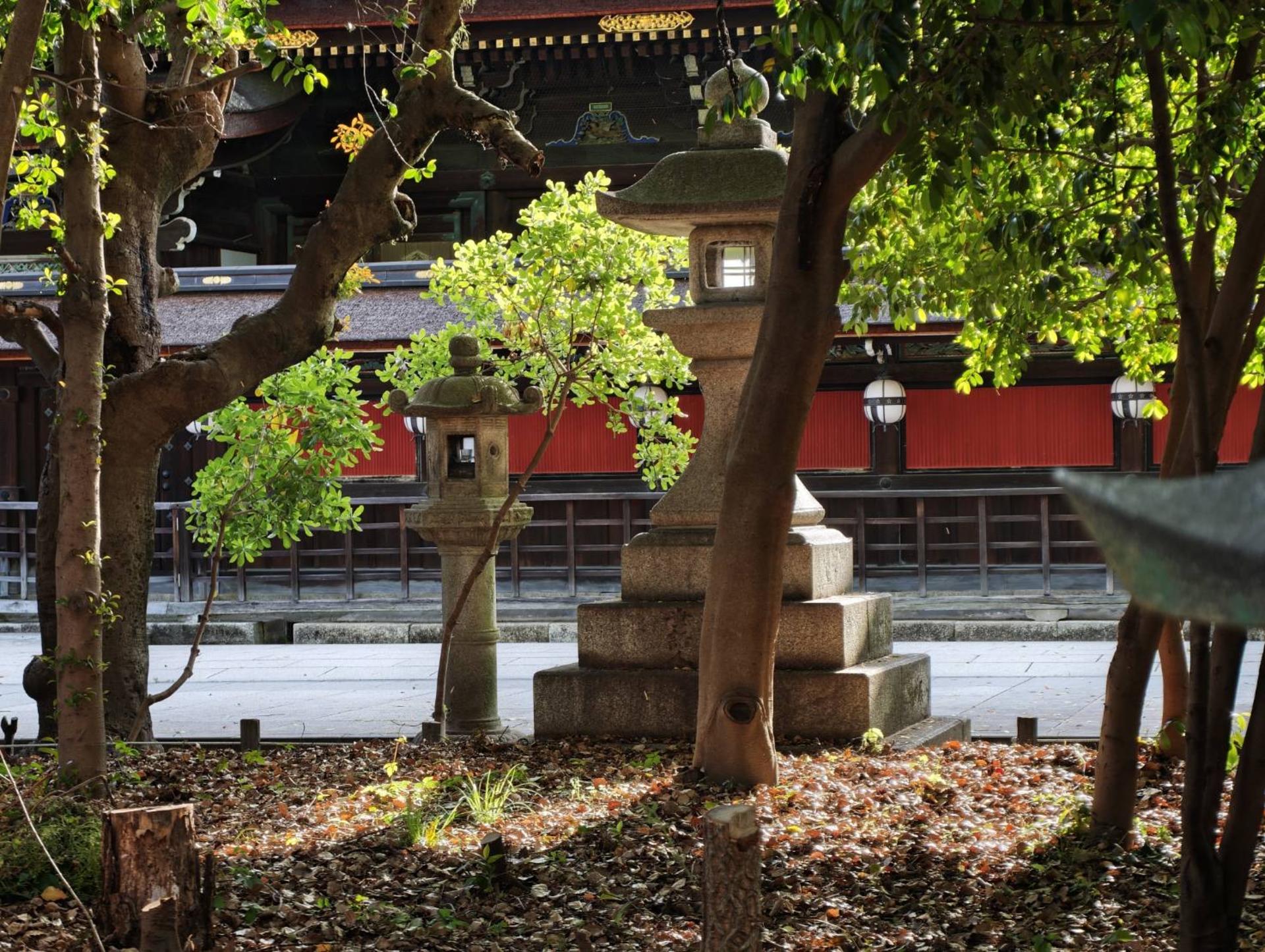 Kyoto After-Dark Yokai & Shrine Small Group Walking Tour - Thumbnail 11