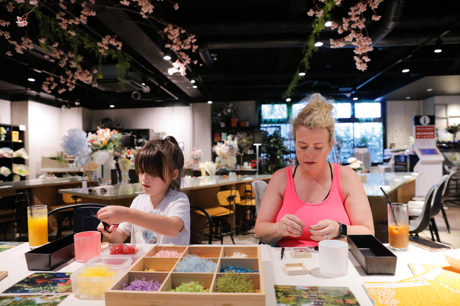 Shinjuku Japanese-style Mini Flower Garden Creation Experience - Thumbnail 10