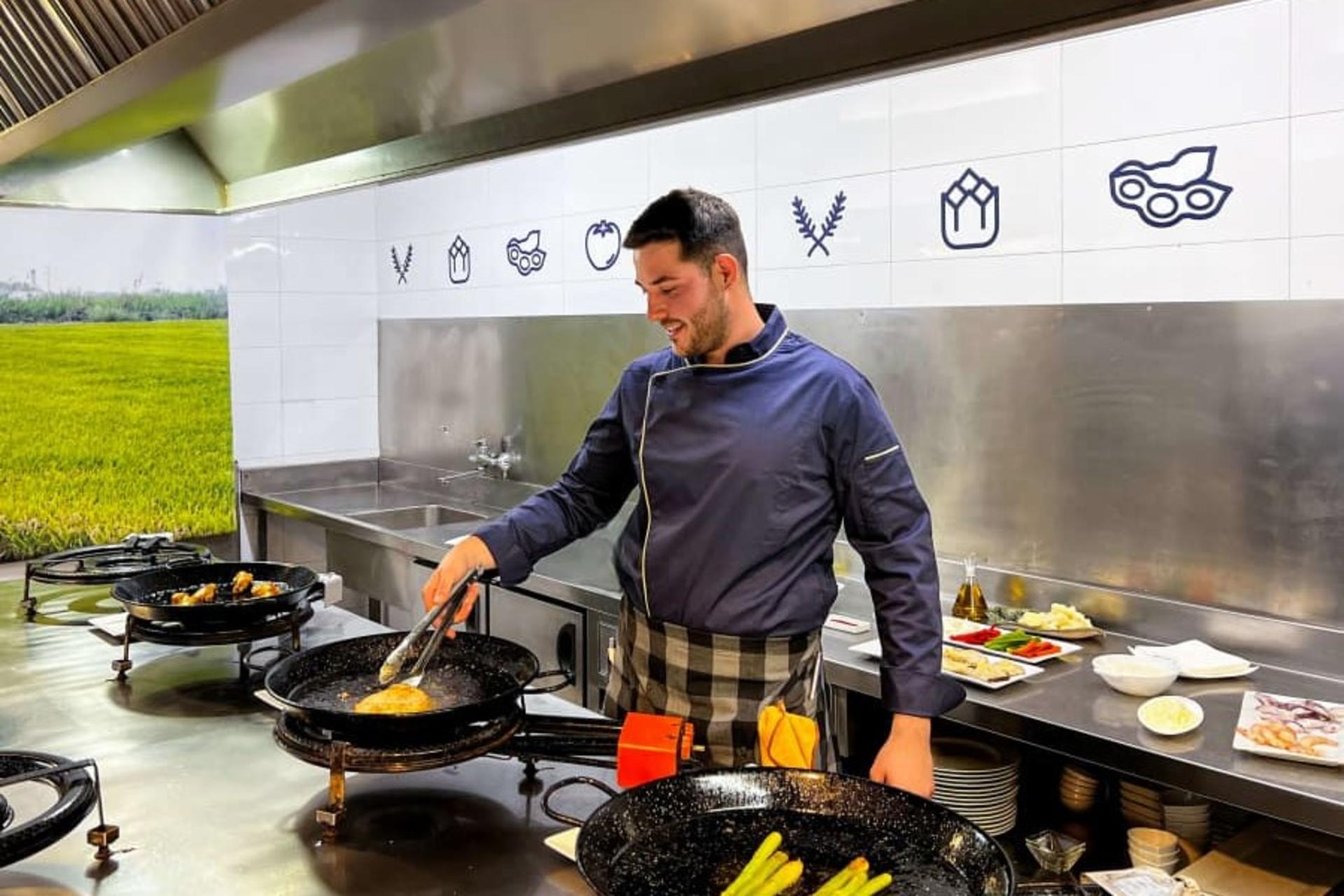 Paella cooking class with optional central market tour in Valencia - Image 1