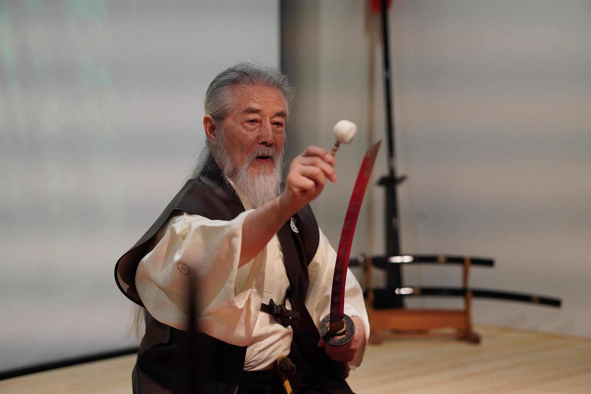 Kyoto: Samurai Sword Workshop with Master Lee Murayama - Thumbnail 10