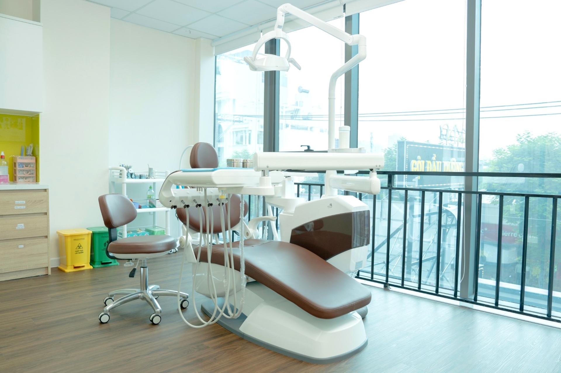 Hanoi Dental Clinic: Whitening & Cleaning Experience - Thumbnail 3