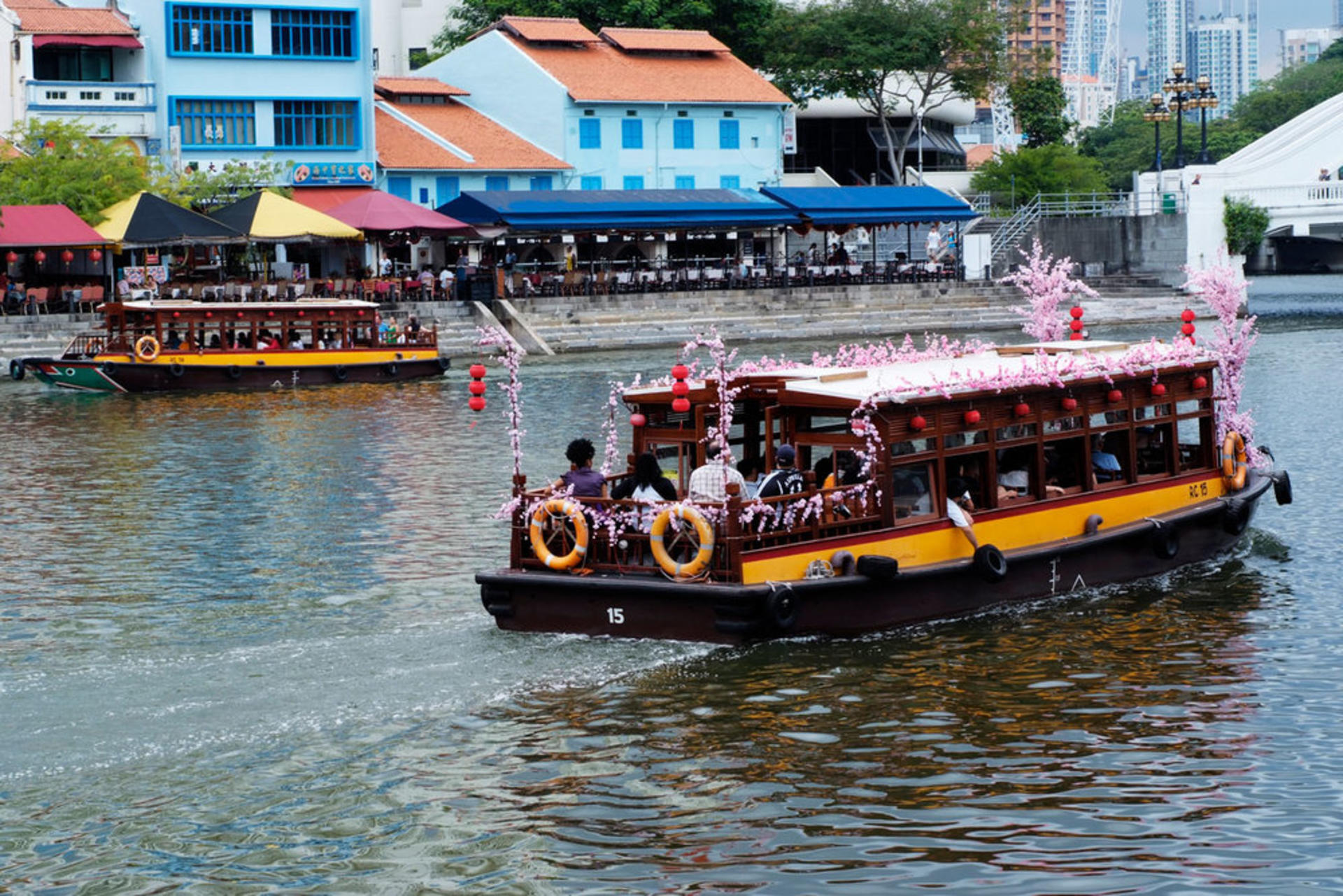 Singapore Historical Tour with Tea and Dinner - Image 1