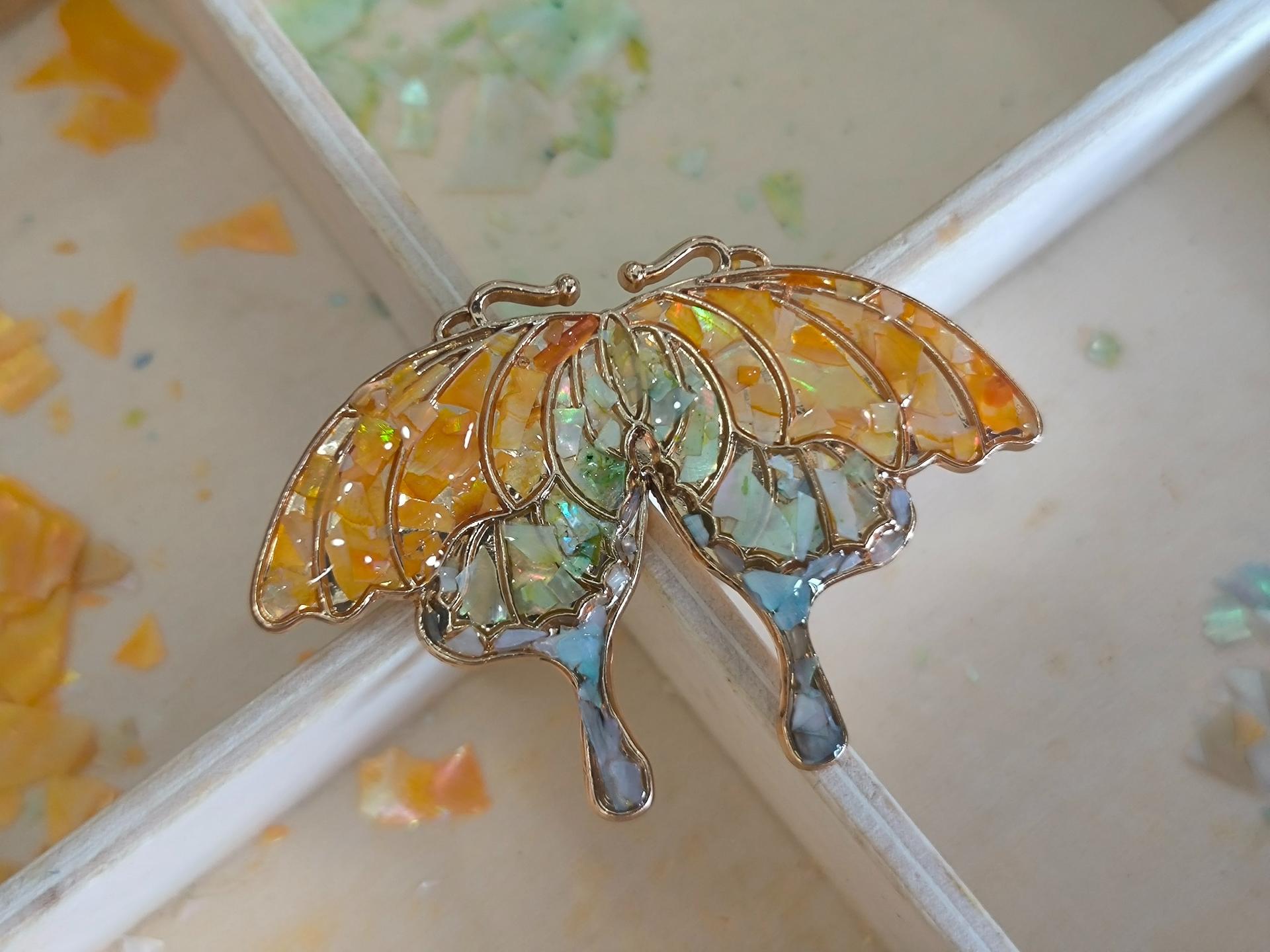 Mother-of-Pearl Jewelry Workshop in a Historic Shanghai Alley  - Thumbnail 25