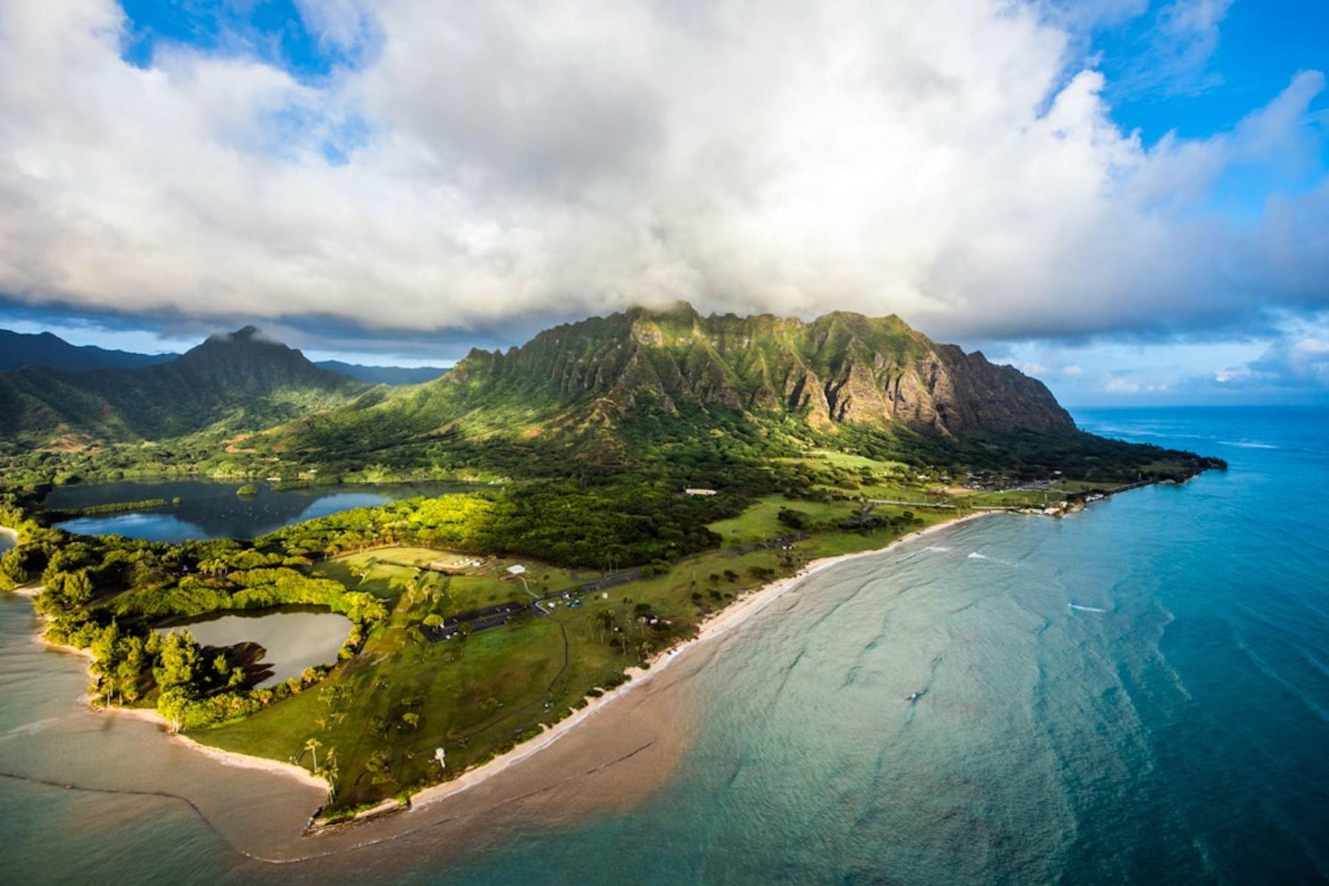 Oahu's Royal Crown 60 Minutes Helicopter Doors On/Doors Off Tour - Thumbnail 3