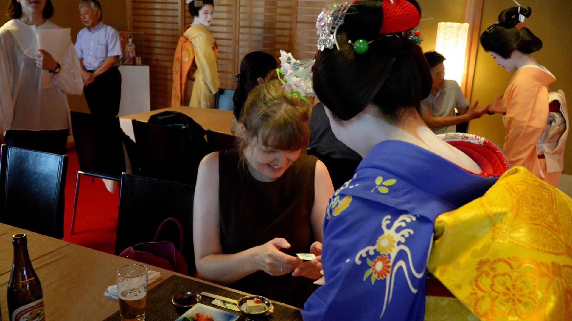 Kyoto:Exclusive Maiko & Geisha Show with Dinner, Games & Open Bar - Thumbnail 10