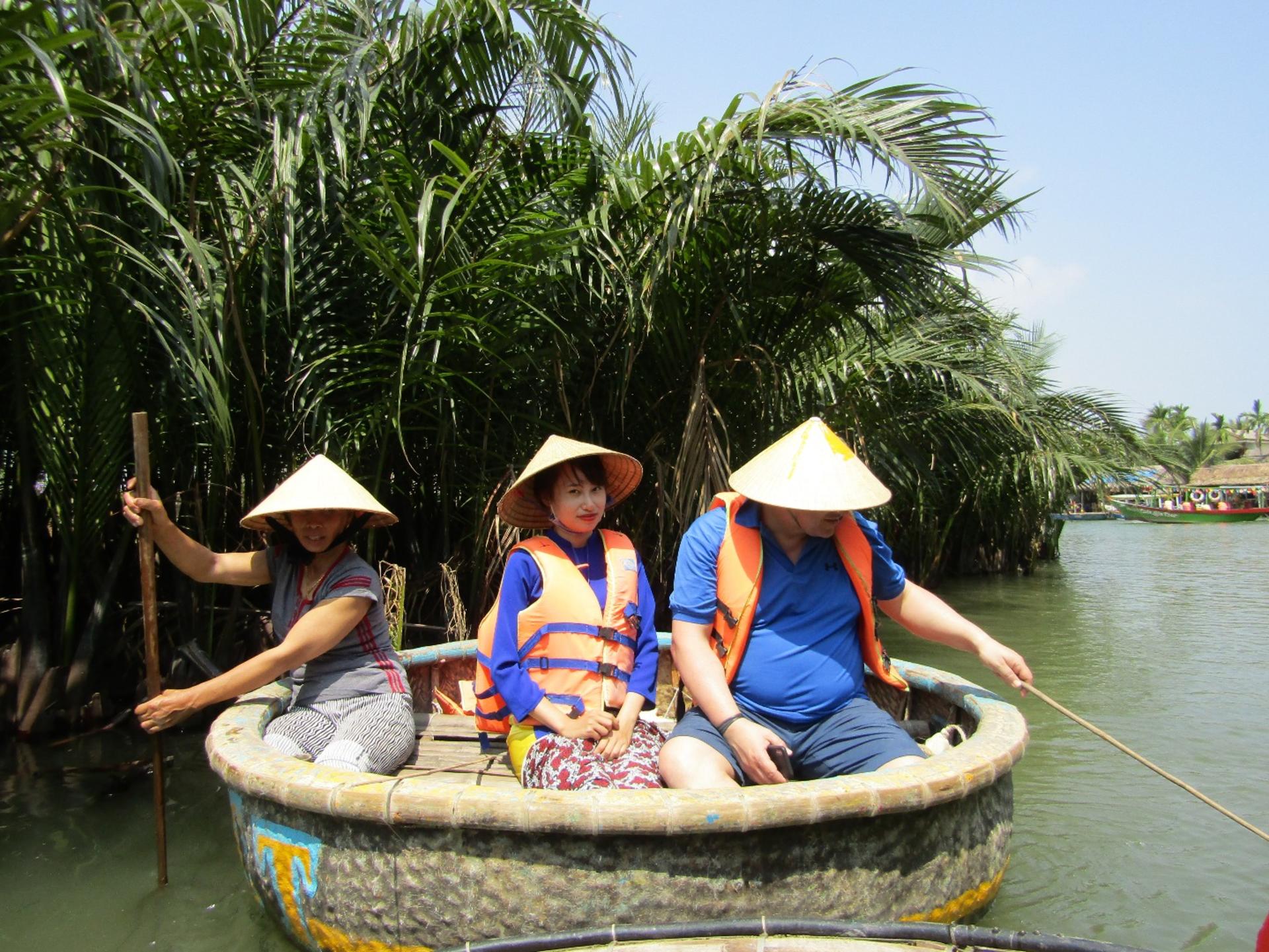 Cam Kim Village, Kim Bong Carpentry & Coconut Basket Boat Tour - Image 1