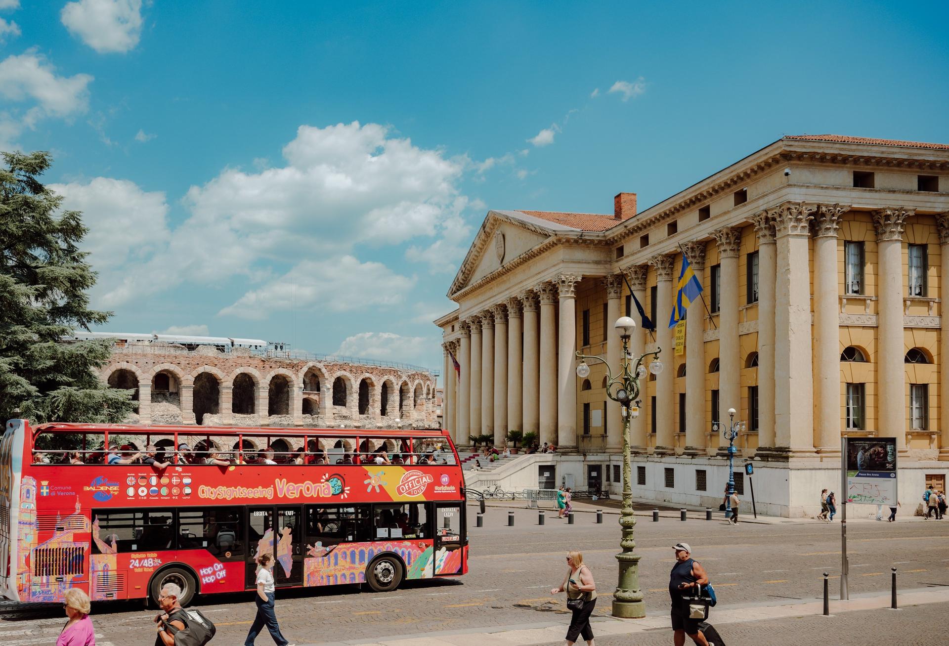Verona Hop-On Hop-Off Bus by City Sightseeing - Thumbnail 2