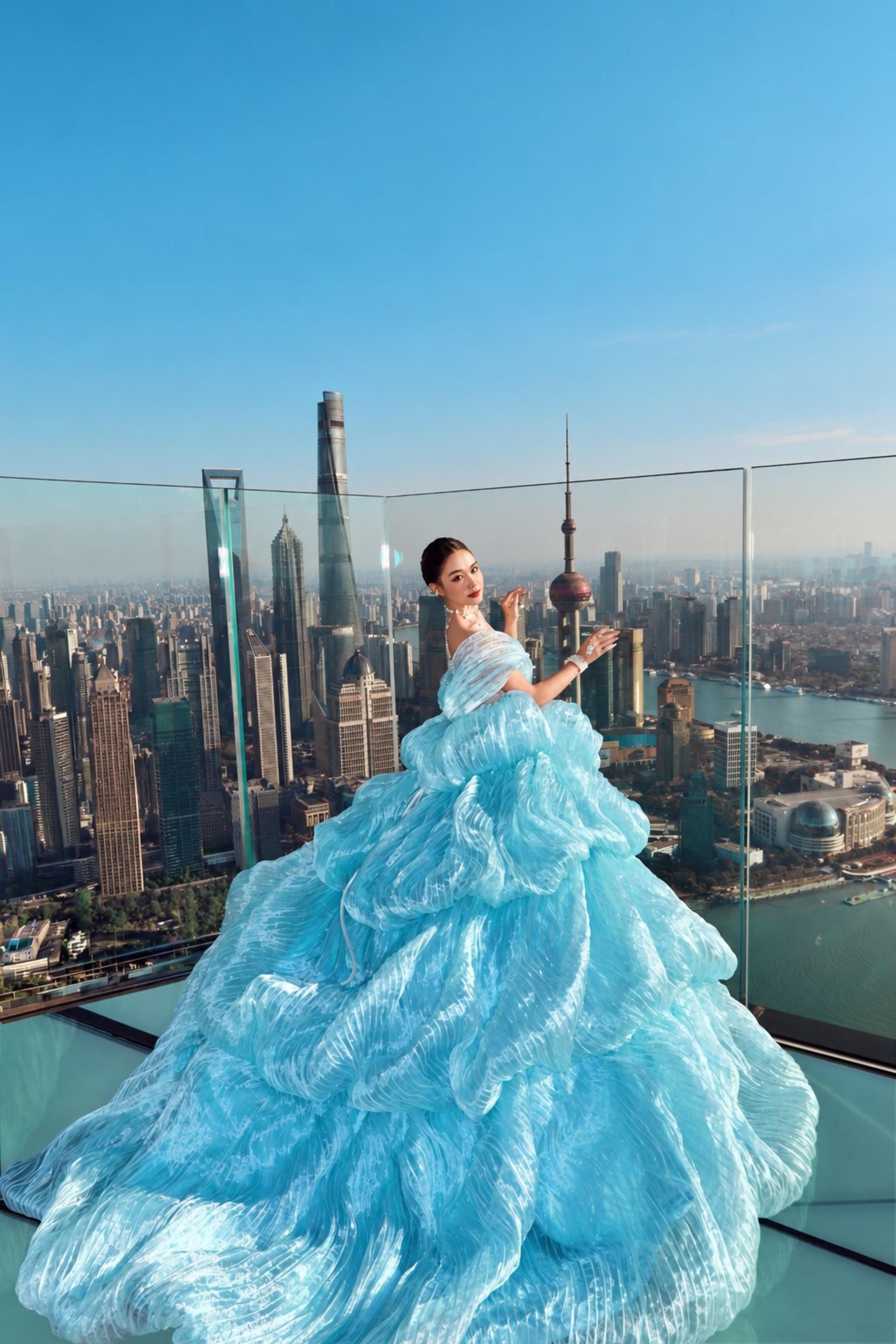 Shanghai Fashion Editorial Photoshoot at The Bund or The Stage - Thumbnail 12
