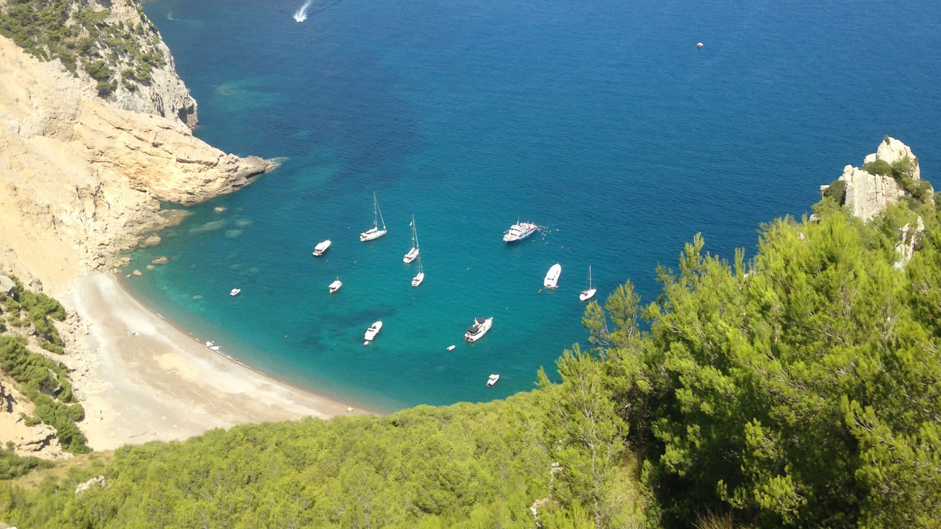 Es Coll Baix boat experience in Alcudia Bay - Thumbnail 2