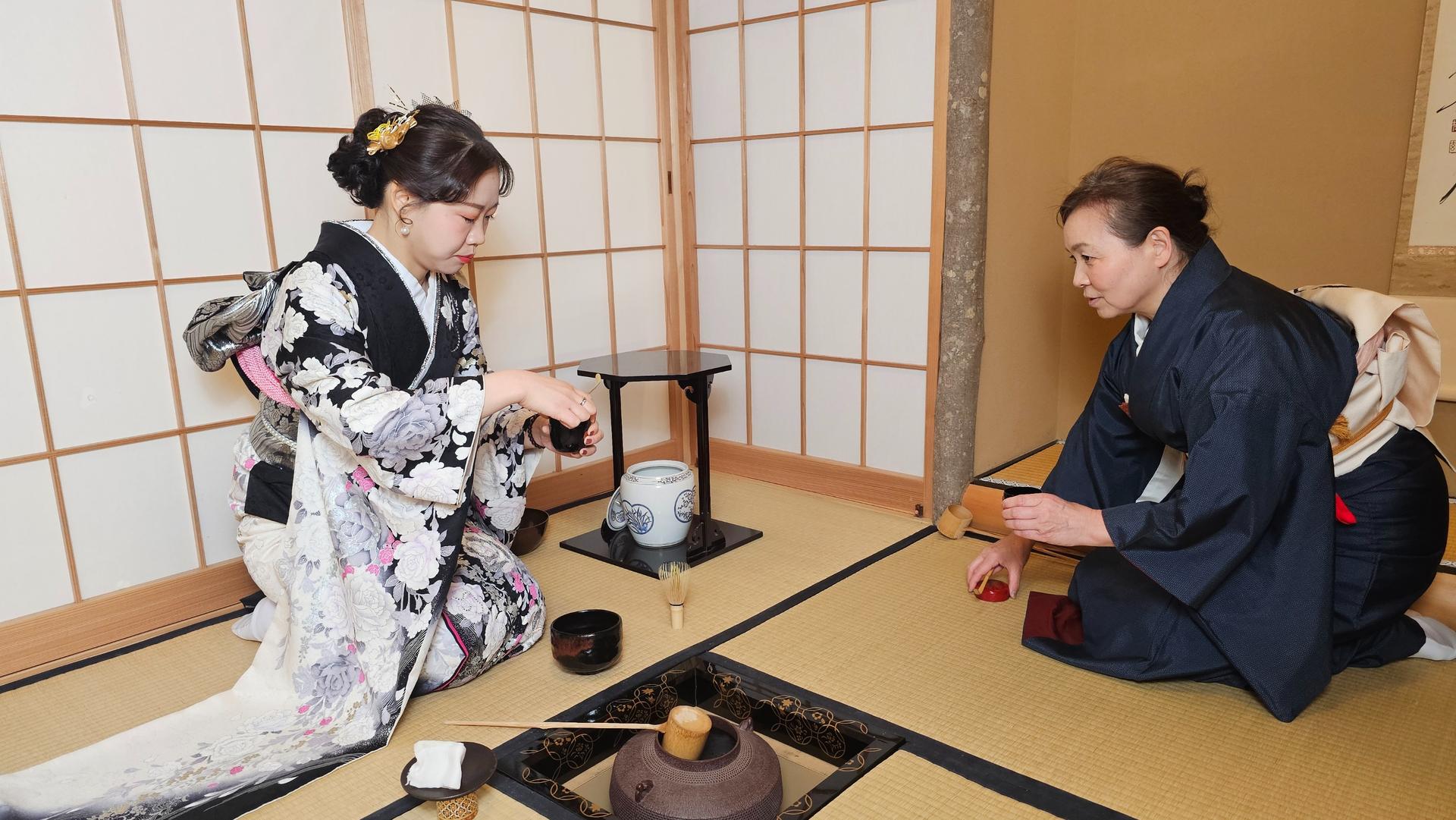Tokyo Asakusa Kimono & Tea Ceremony Experience - Thumbnail 3