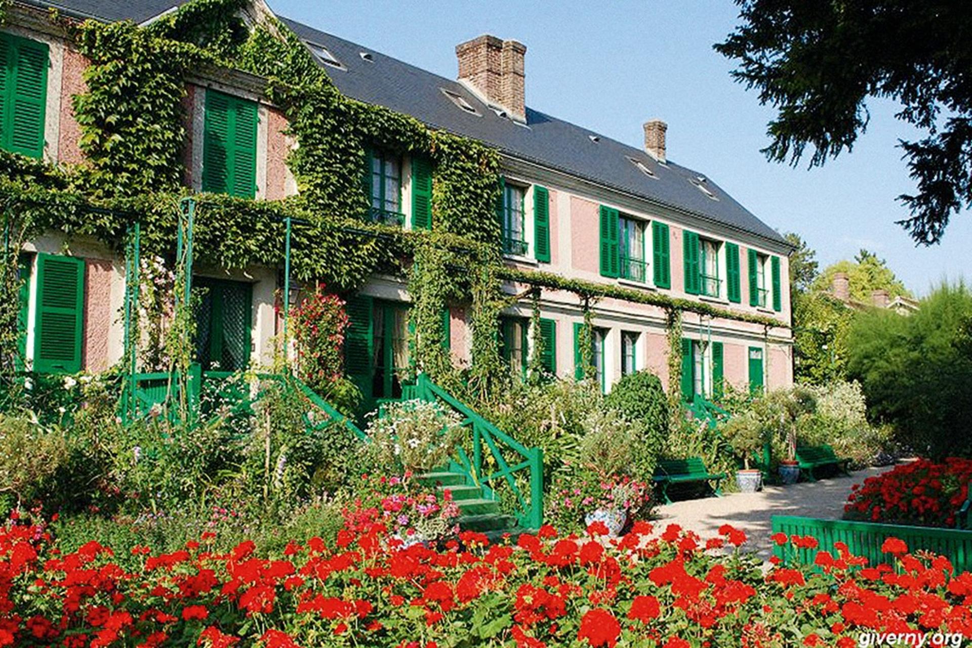 Giverny and Versailles Small-group Day Trip from Paris - Thumbnail 4