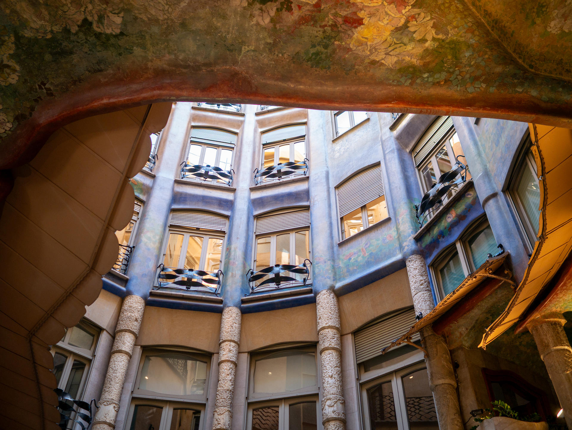 Sagrada Familia Golden Hour & Casa Mila Tour with Cava Tasting  - Thumbnail 14