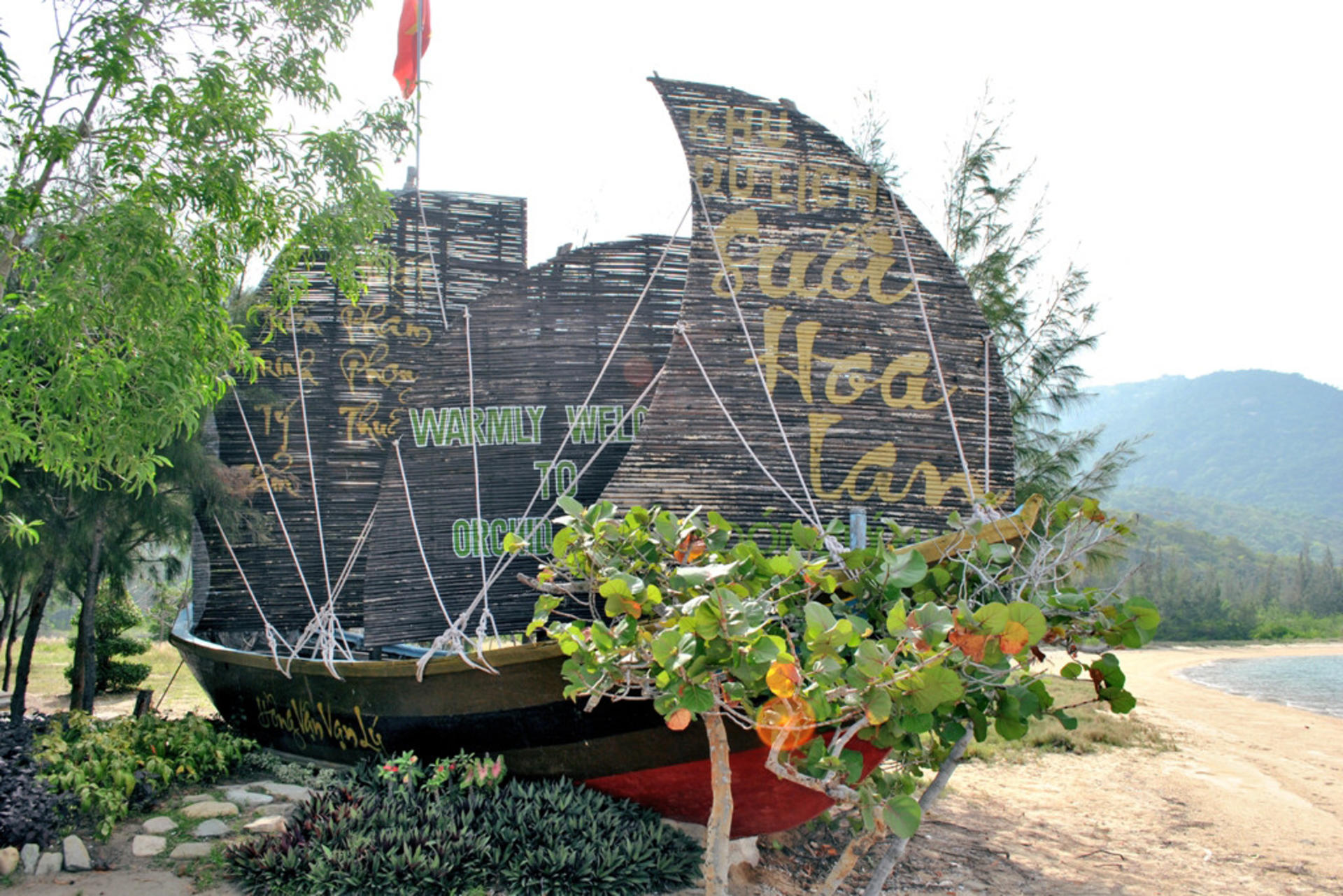 Nha Phu Bay Day Tour - Thumbnail 3