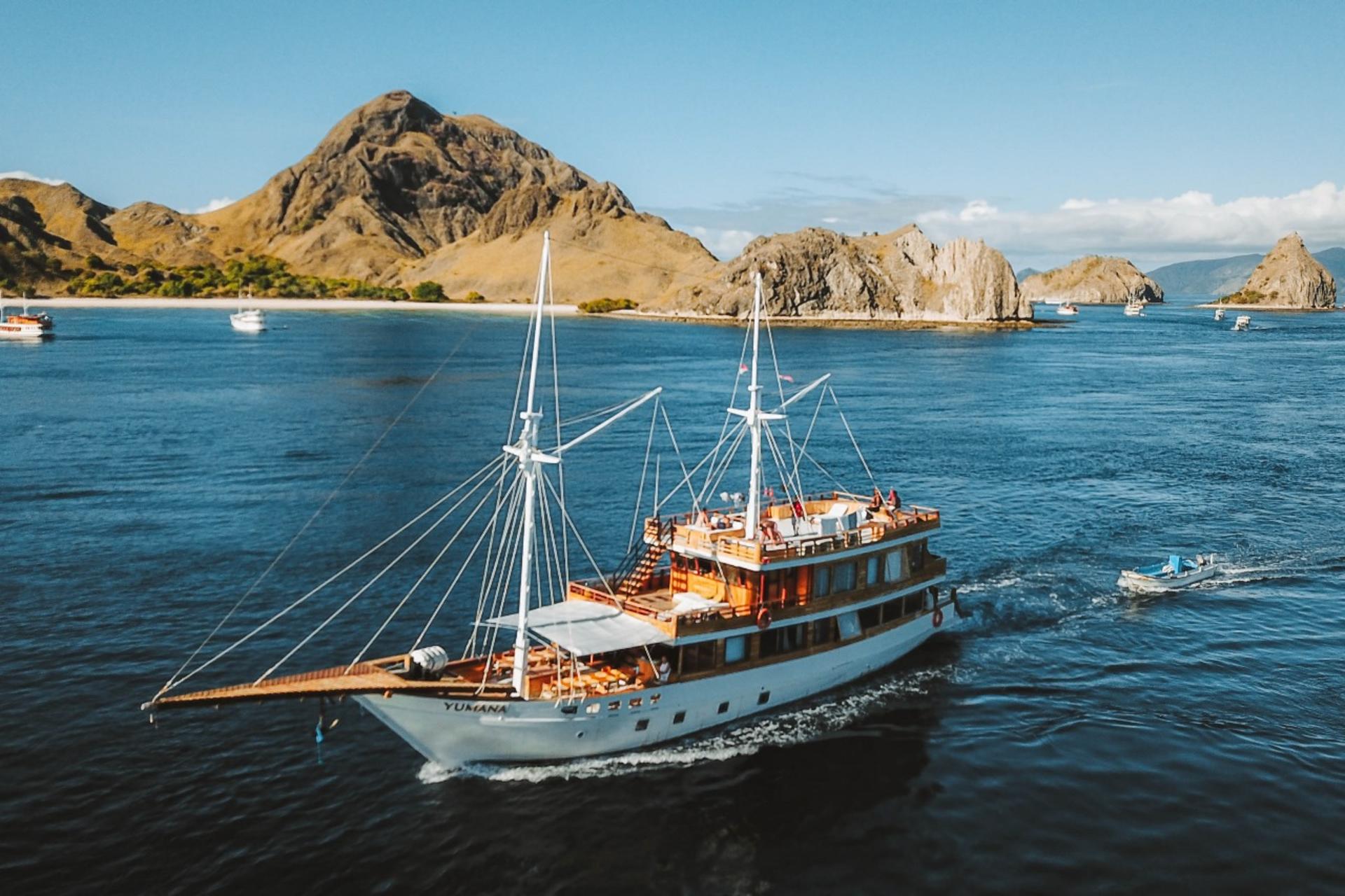 [Luxury Phinisi] 3D2N Sailing Liveaboard from Labuan Bajo - Thumbnail 19