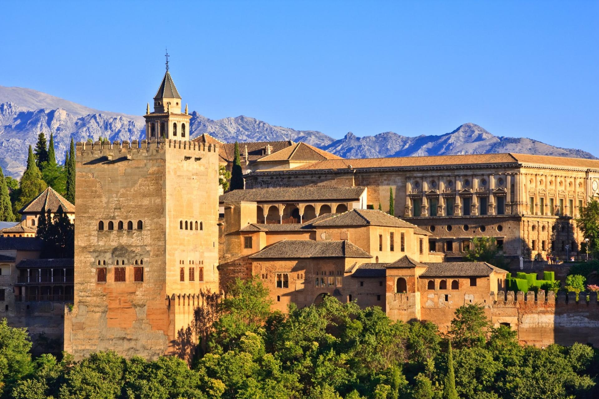 Alhambra and the Generalife Gardens Tour in Granada - Thumbnail 2