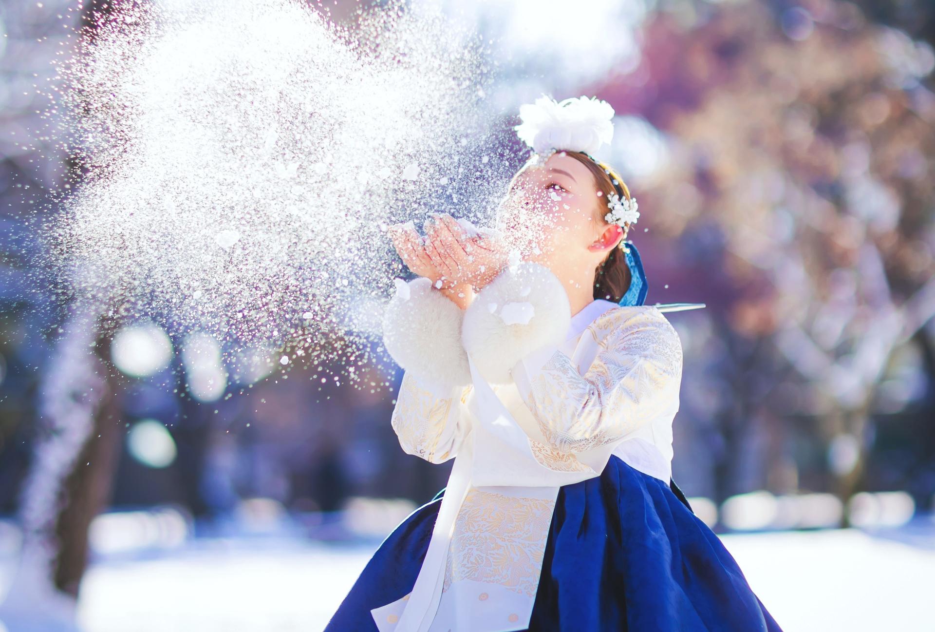 Hanbok Experience with Photographer at Gyeongbokgung - Image 1