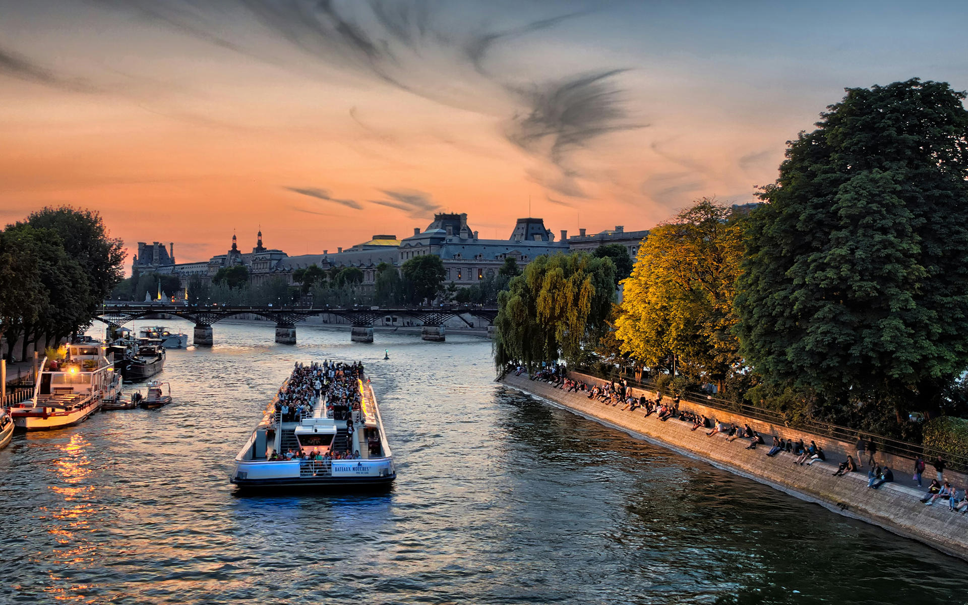 Eiffel Tower Reserved Access with Seine River Sightseeing Cruise  - Thumbnail 8