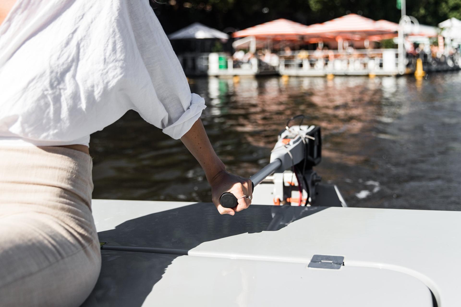 Electric Picnic Boat Rental in Melbourne - Thumbnail 6
