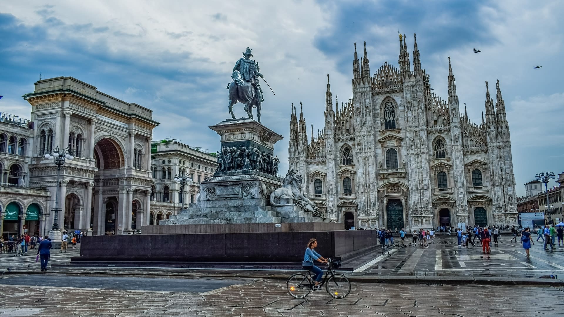 Evening walking tour in Milan - Thumbnail 2