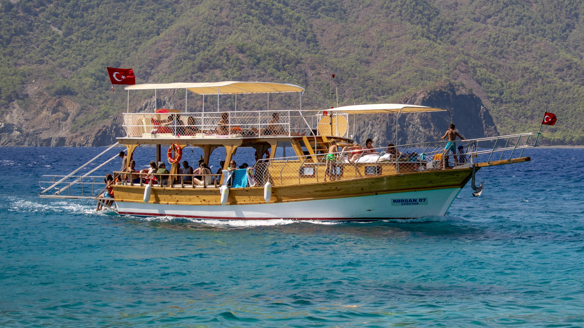 Suluada Island Sunset Boat Tour with Transfers - Thumbnail 12