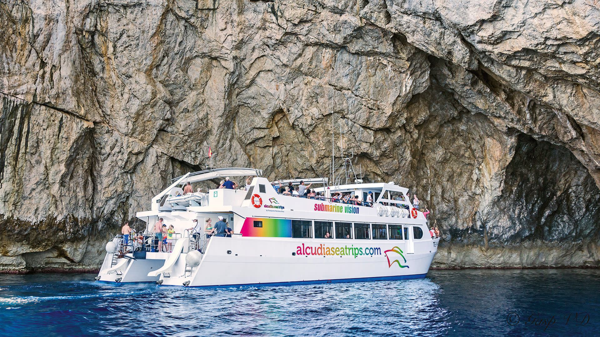 Es Coll Baix boat experience in Alcudia Bay - Thumbnail 4