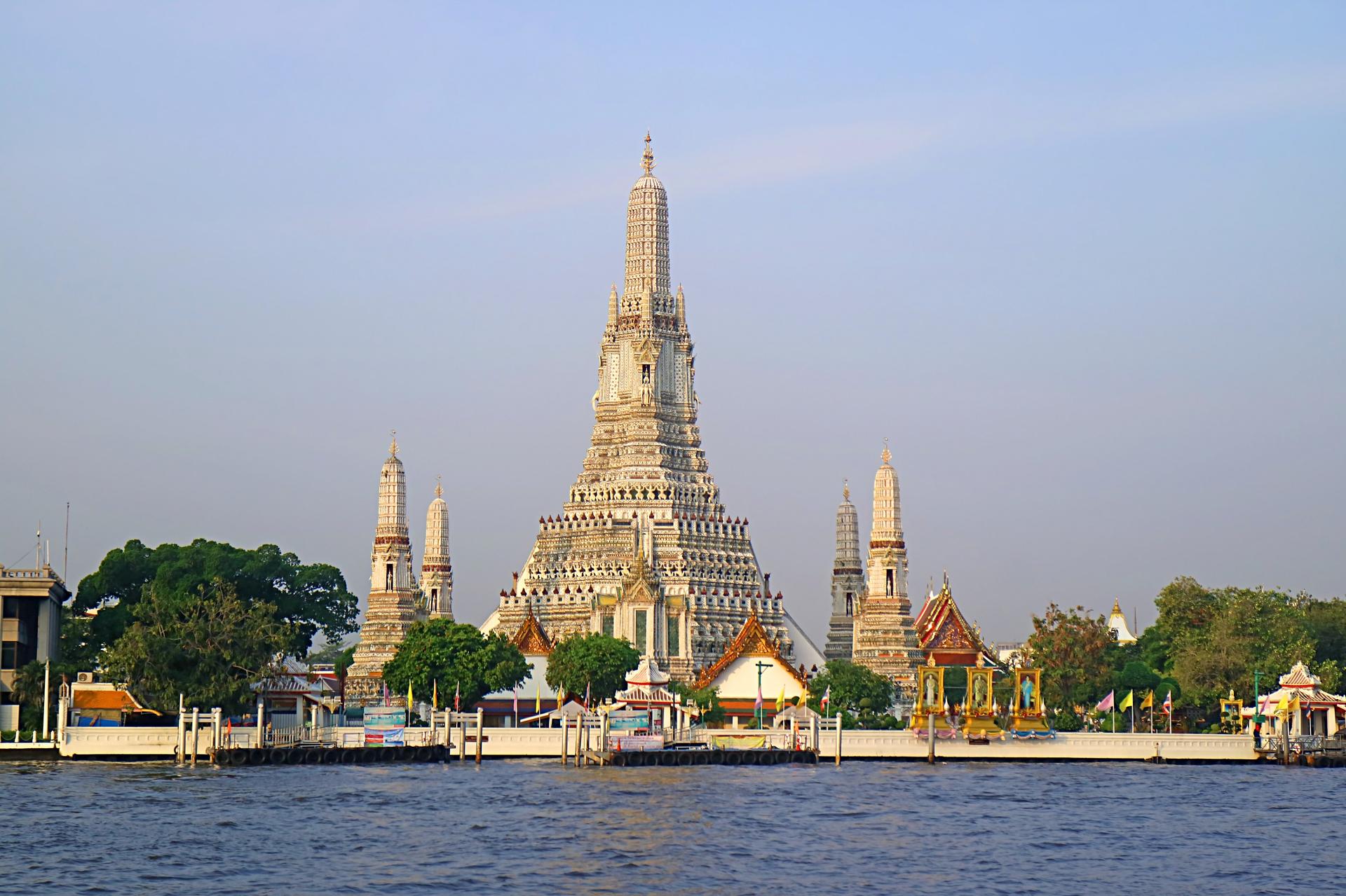 Wat Pho and Wat Arun Guided Half Day Walking Tour - Thumbnail 2