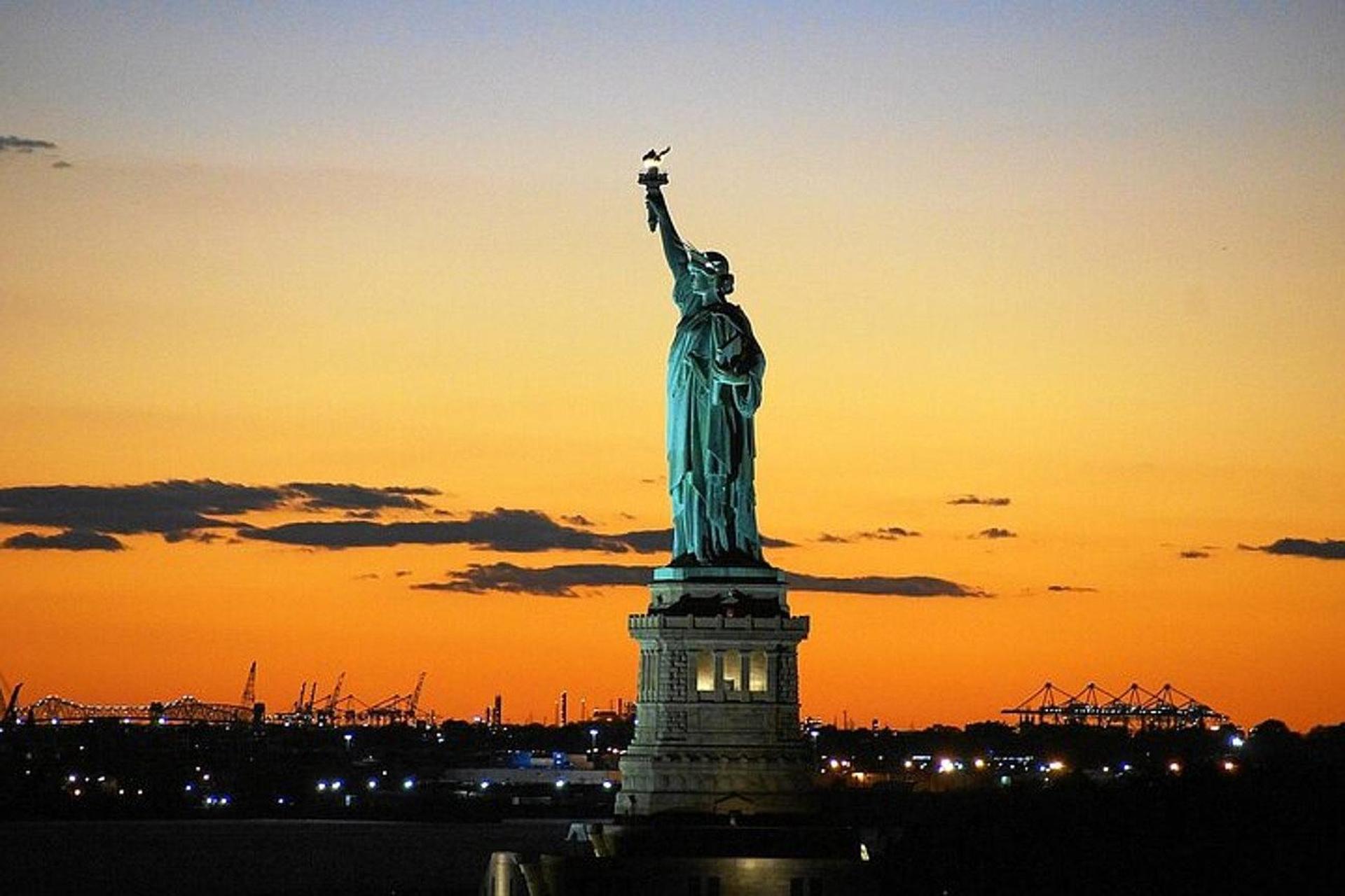45-Minute Statue of Liberty Express Sightseeing Cruise  - Thumbnail 4